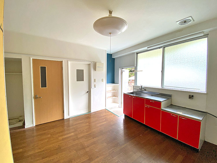 玄関横に流し台 玄関横に流し台