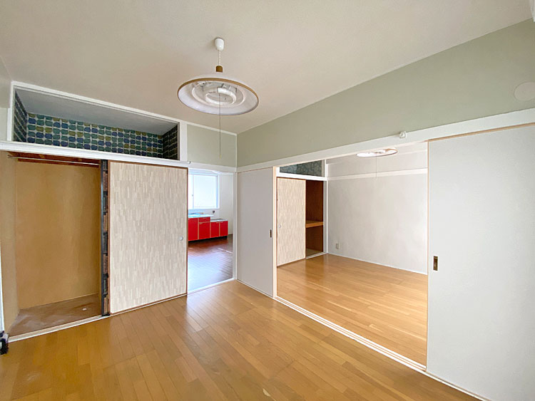 2部屋の仕切りは4枚引き戸 2部屋の仕切りは4枚引き戸