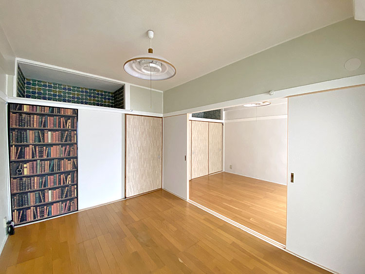 洋書本棚風のクローゼット扉 洋書本棚風のクローゼット扉