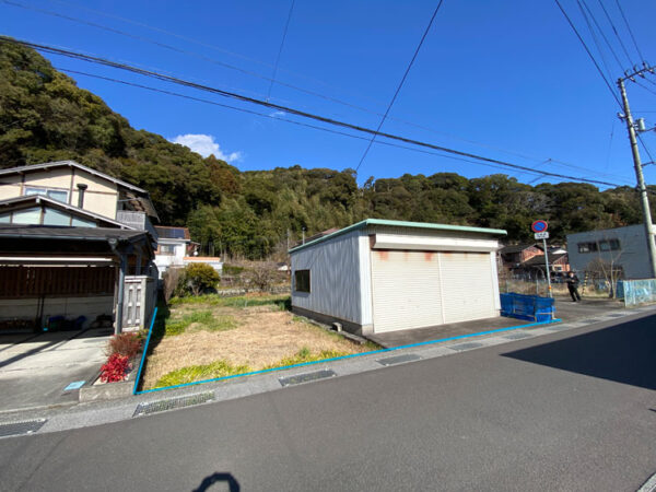 道路に面した約90坪の土地