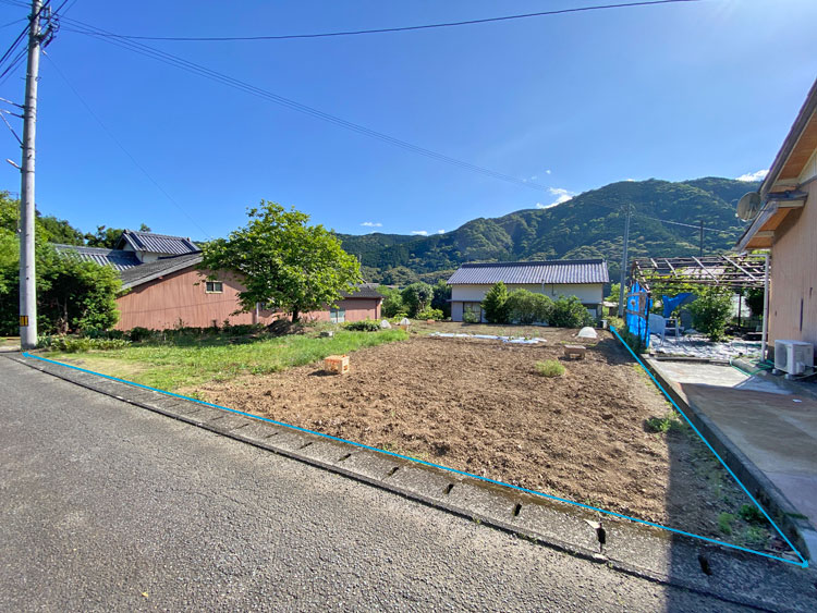 建物裏側の広い畑 建物裏側の広い畑