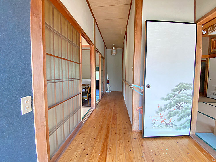 玄関入って正面 玄関入って正面